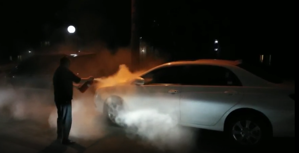 起火|刚从4S店保养出来就自燃，比亚迪新能源车起火吓坏车主