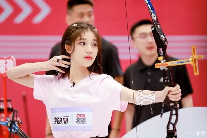 肖战|和肖战炒cp不成的ta，转头就去和00后谈恋爱……