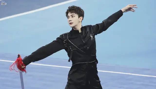 肖战|和肖战炒cp不成的ta，转头就去和00后谈恋爱……