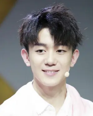 肖战|和肖战炒cp不成的ta，转头就去和00后谈恋爱……