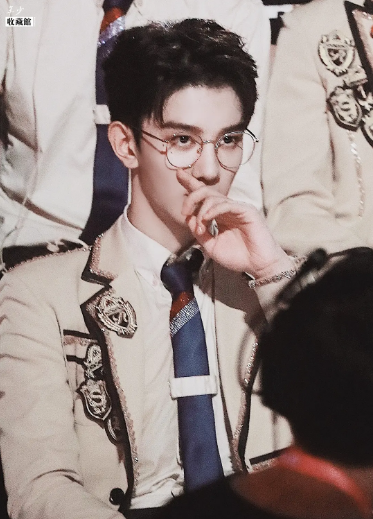 肖战|和肖战炒cp不成的ta，转头就去和00后谈恋爱……