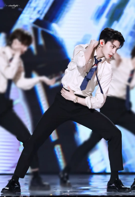 肖战|和肖战炒cp不成的ta，转头就去和00后谈恋爱……