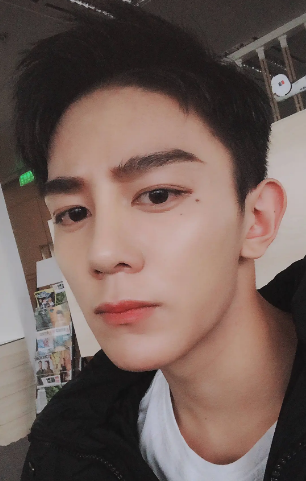 肖战|和肖战炒cp不成的ta，转头就去和00后谈恋爱……