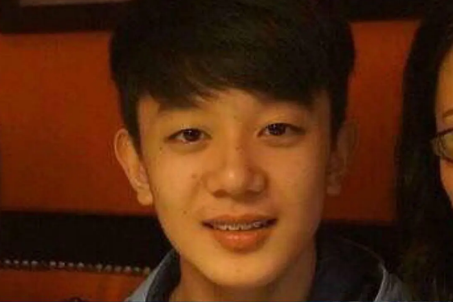 肖战|和肖战炒cp不成的ta，转头就去和00后谈恋爱……