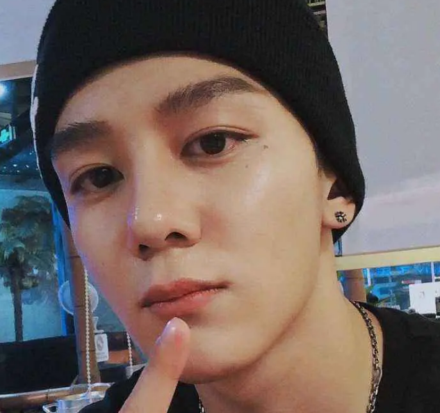 肖战|和肖战炒cp不成的ta，转头就去和00后谈恋爱……