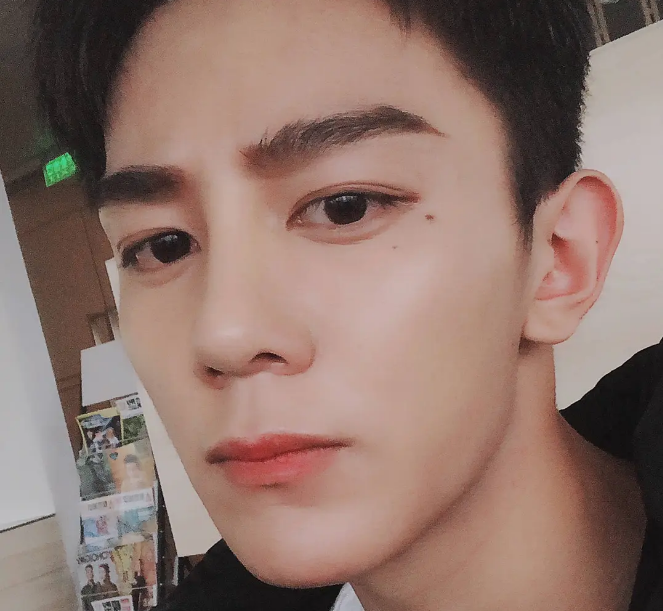 肖战|和肖战炒cp不成的ta，转头就去和00后谈恋爱……