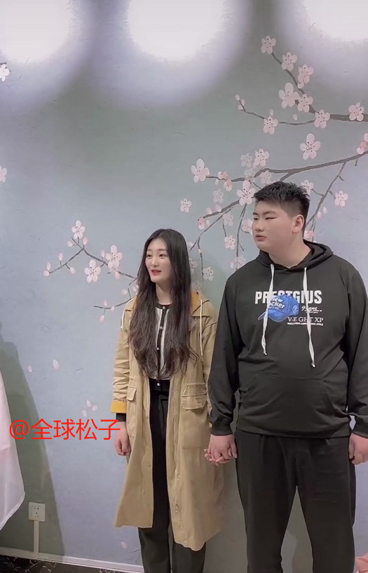 朱之文|大衣哥儿媳也有幕后策划团队，直播设备专业，台词有人指导