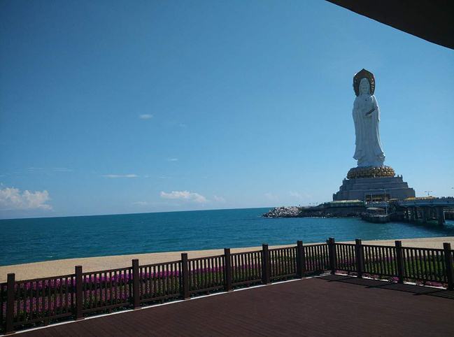 而其中最大最高的一个就是位于我国海南省,三亚市的南海观音佛像,其