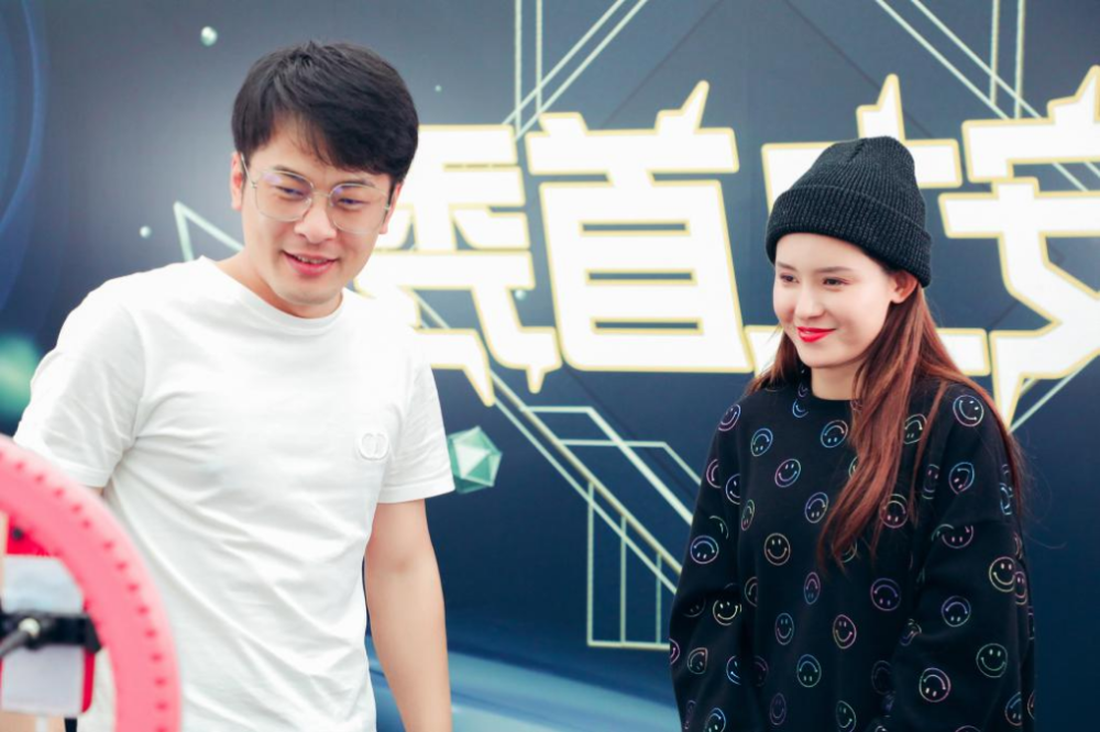 助阵安九首播辛巴要挑战互联网极限将极致性价比进行到底