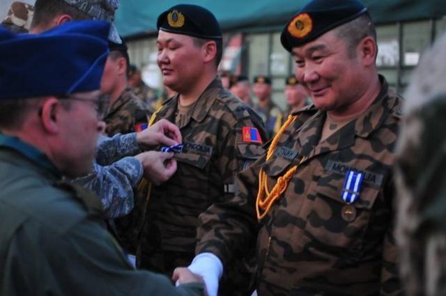 图为蒙古国空军值得一提的是,军事实力并不强大的蒙古国,居然还派出