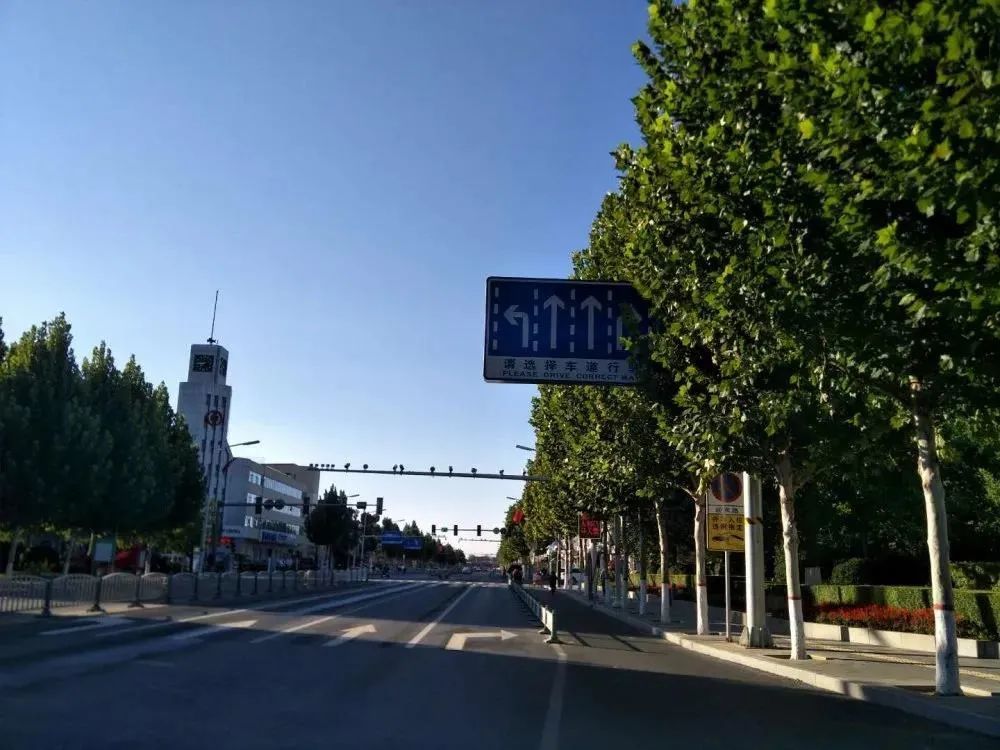 燕郊102国道改为双向6车道注意多路口新划交通标线