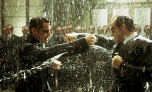 基努·里维斯|56岁基努里维斯与女友吻别，却被误以为是流浪汉，网友：发量王者