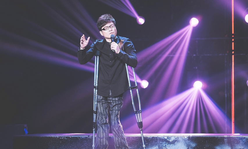 还记得《窗外》吗?演唱者李琛近况曝光,身残志坚仍在坚持演唱