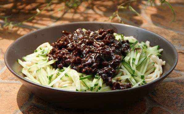 老北京炸酱面|身边的文化：关于老北京炸酱面的起源和历史趣闻