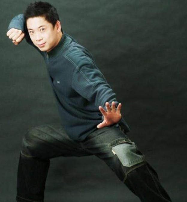 大家对于小飞的熟悉,源于央视的《曲苑杂坛》栏目.