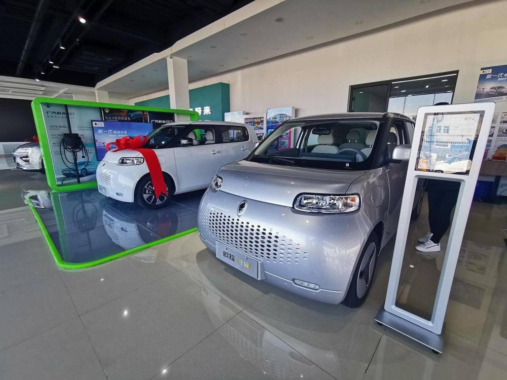 小鹏|实地探店，比亚迪汉“变相加价” 宏光MINI EV北京遇冷