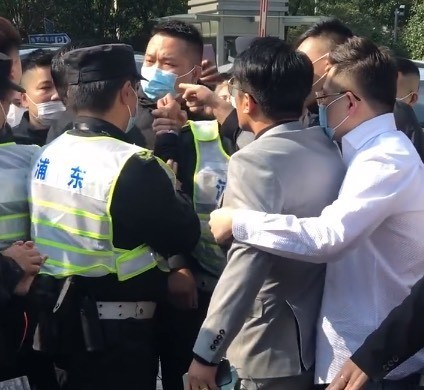 辛巴|反转了？涉事保安并未被开除，但辛巴态度确实太狂了