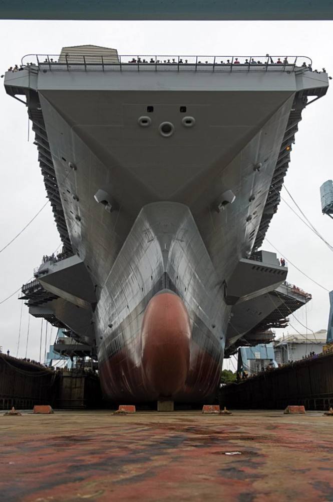 浅析世界最大航母美军福特级航母个头最大但是不是战斗力最强