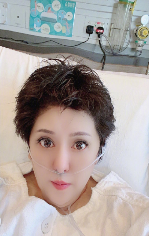 郭碧婷|当奶奶后向太首晒近照，郭碧婷坐月子她忙聚会，感慨人生开心最重要