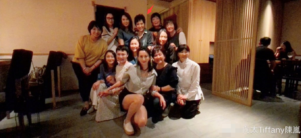 郭碧婷|当奶奶后向太首晒近照，郭碧婷坐月子她忙聚会，感慨人生开心最重要