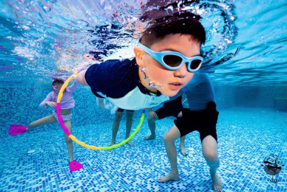 胡可晒两儿子近照兄弟俩皮肤对比鲜明安吉身材向爸爸沙溢看齐