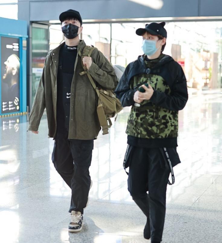 刘翔|刘翔与老婆合体现身，吴莎低头玩手机太冷酷，两人夫妻相十足