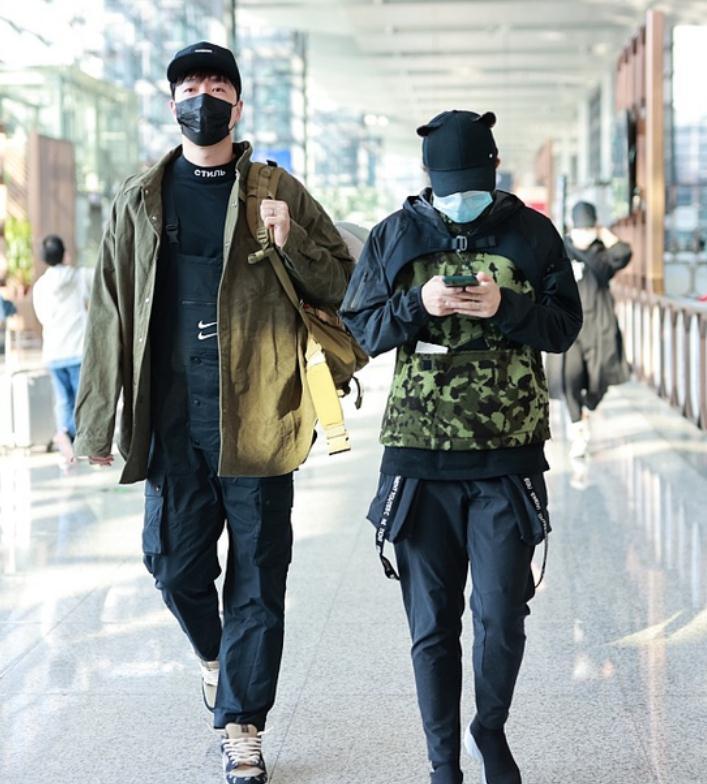 刘翔|刘翔与老婆合体现身，吴莎低头玩手机太冷酷，两人夫妻相十足