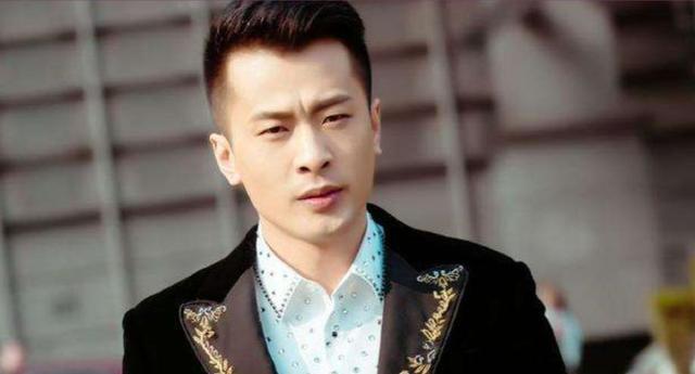 粉丝|千万网红为粉丝起争执，发飙怒骂工作人员，遭辞退保安发声称无辜