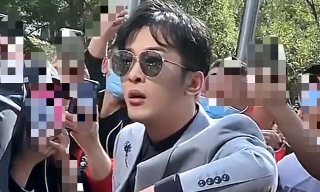 粉丝|千万网红为粉丝起争执，发飙怒骂工作人员，遭辞退保安发声称无辜