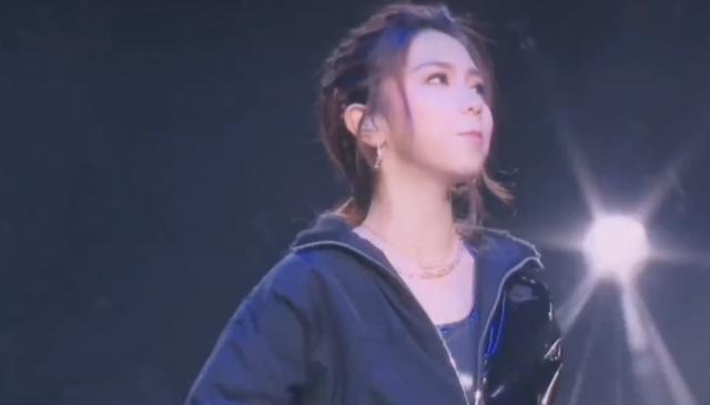 粉丝|千万网红为粉丝起争执，发飙怒骂工作人员，遭辞退保安发声称无辜