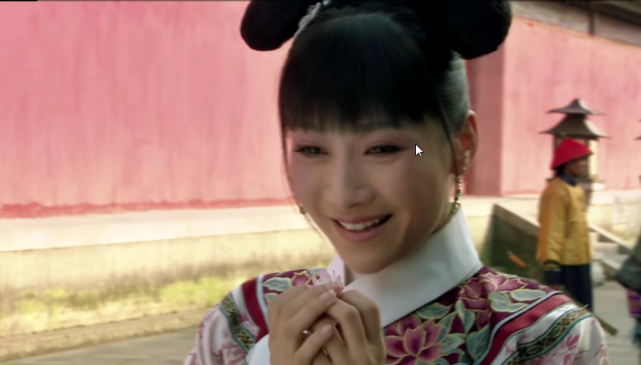 笑起来的安陵容真的好看~ 这边沈眉庄也成功入选,甄嬛高兴一波