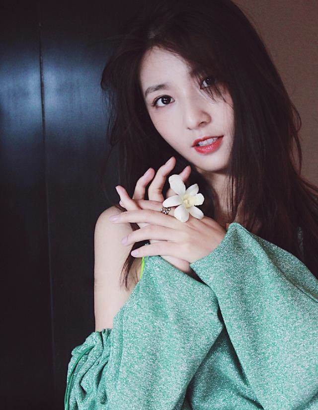 在《微微》演校花被骂丑,矫正牙齿后气质大变,新戏搭金翰袁冰妍