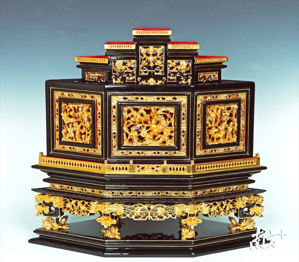 寻师访匠看揭阳金漆艺人杨细容岁月悠悠卅余载传统漆艺绽新花