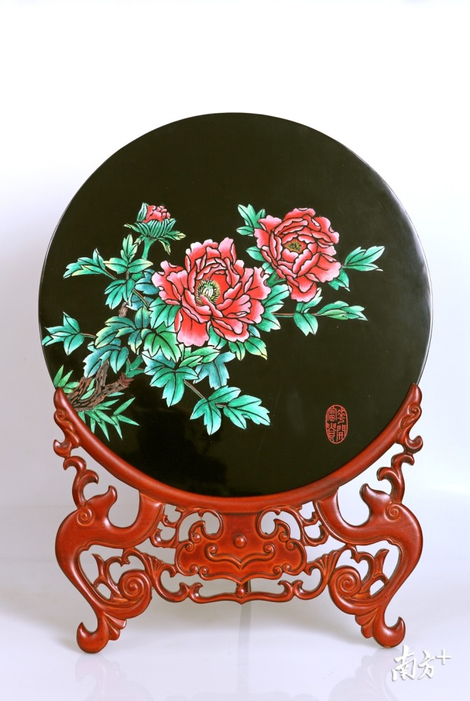 杨细容|“寻师访匠”看揭阳金漆艺人杨细容：岁月悠悠卅余载，传统漆艺绽新花