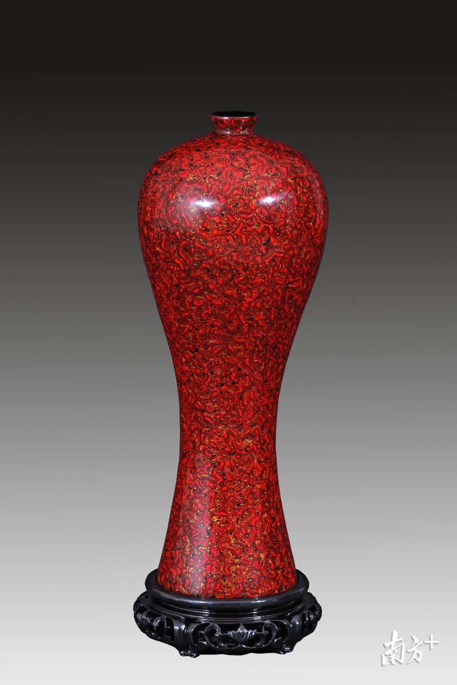 杨细容|“寻师访匠”看揭阳金漆艺人杨细容：岁月悠悠卅余载，传统漆艺绽新花