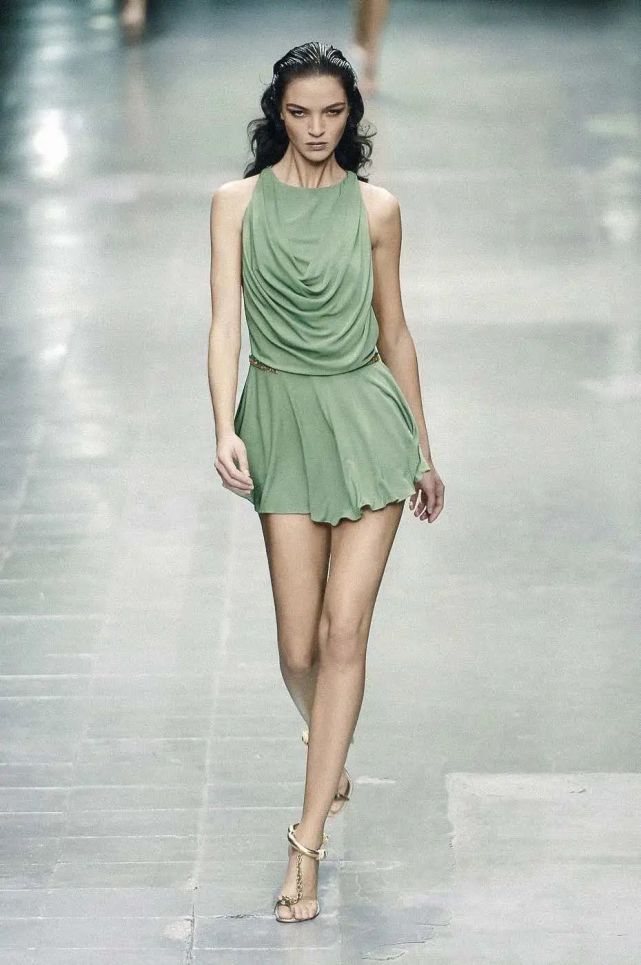 意大利超模剪刀腿女王老佛爷最后一位灵感缪斯都是谁呢