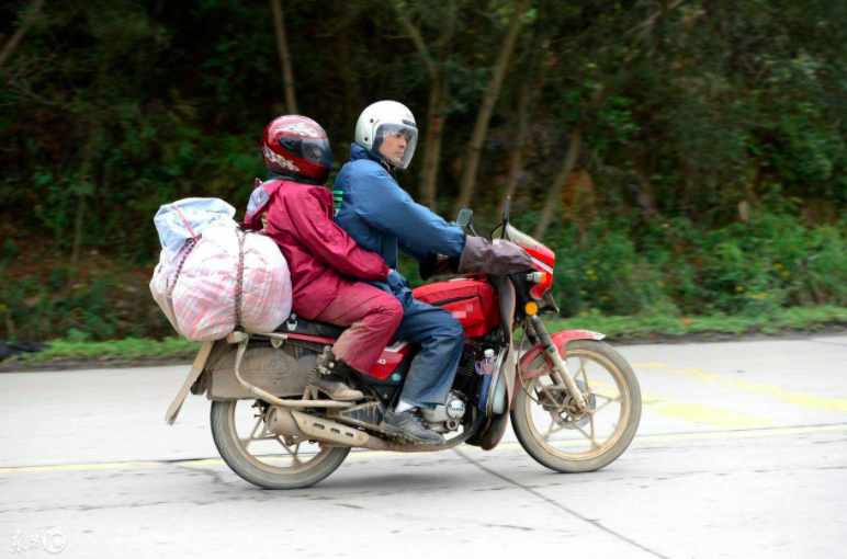 摩托车|牌照30万，驾校难报名，摩托车如何让90后疯狂？