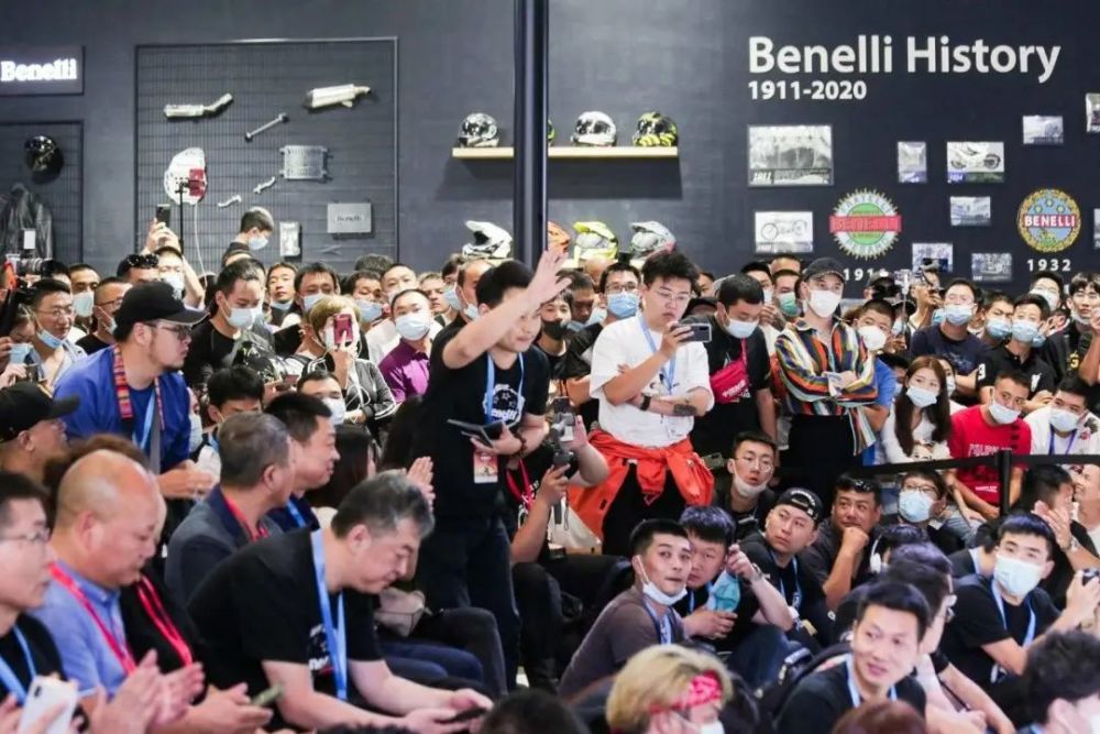 摩托车|牌照30万，驾校难报名，摩托车如何让90后疯狂？