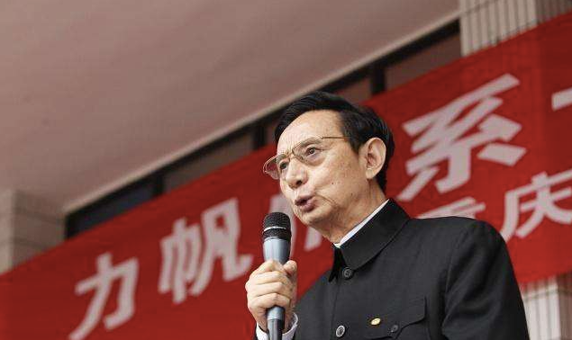 摩托车|牌照30万，驾校难报名，摩托车如何让90后疯狂？