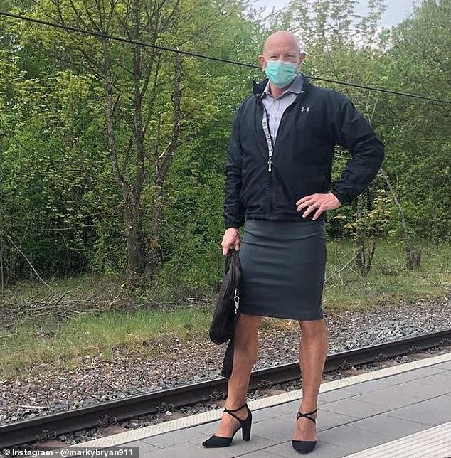 美国61岁男子爱穿女装,常穿裙子和高跟鞋上班,妻子孩子都支持