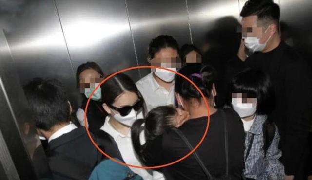 郭富城|方媛获郭富城力挺后首露面，天王嫂染发气势十足，多人服务场面奢华