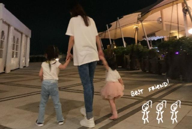 郭富城|方媛获郭富城力挺后首露面，天王嫂染发气势十足，多人服务场面奢华