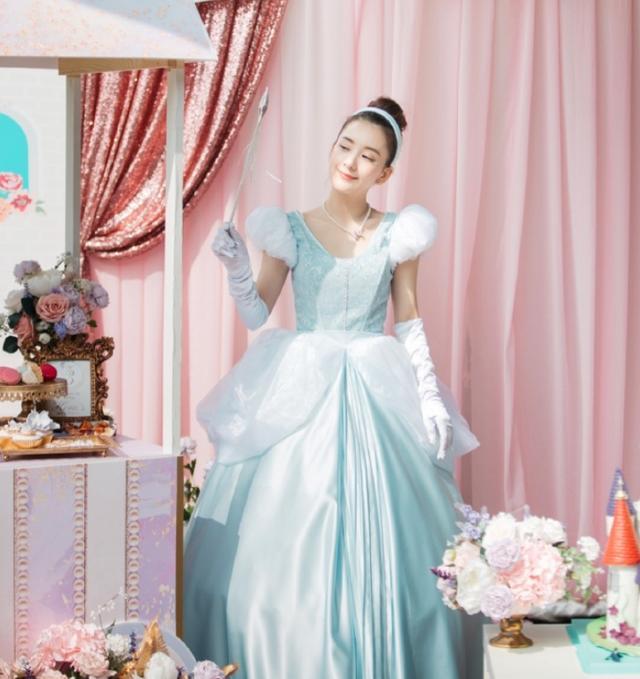 郭富城|方媛获郭富城力挺后首露面，天王嫂染发气势十足，多人服务场面奢华