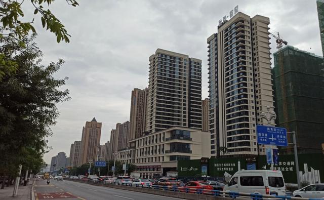 原来是当年著名大盘融侨半岛的开发商,融侨回归山城的作品— 融侨首玺