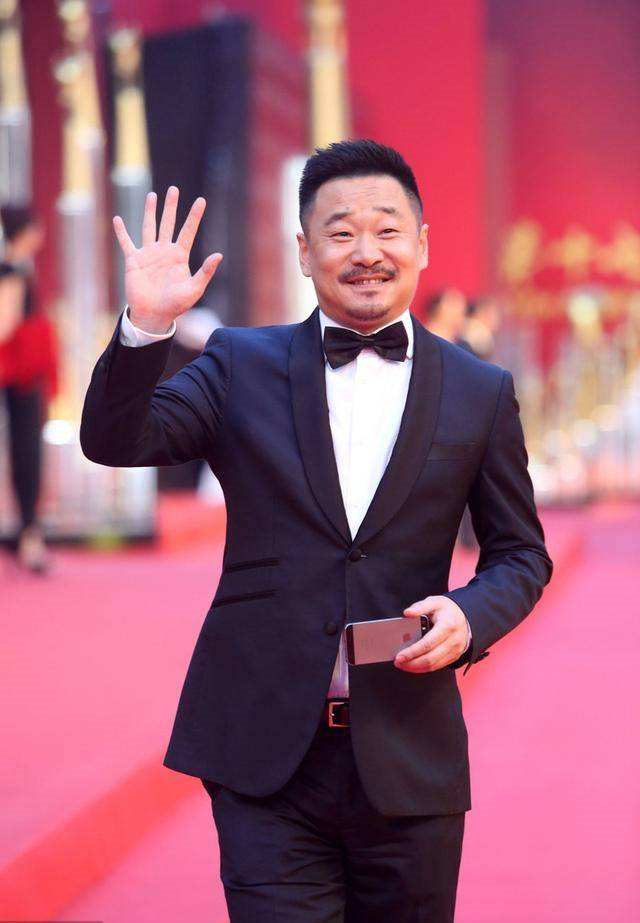 首付|明星也买不起房：双料影帝只够付起首付，肖战自嘲买不起横店房