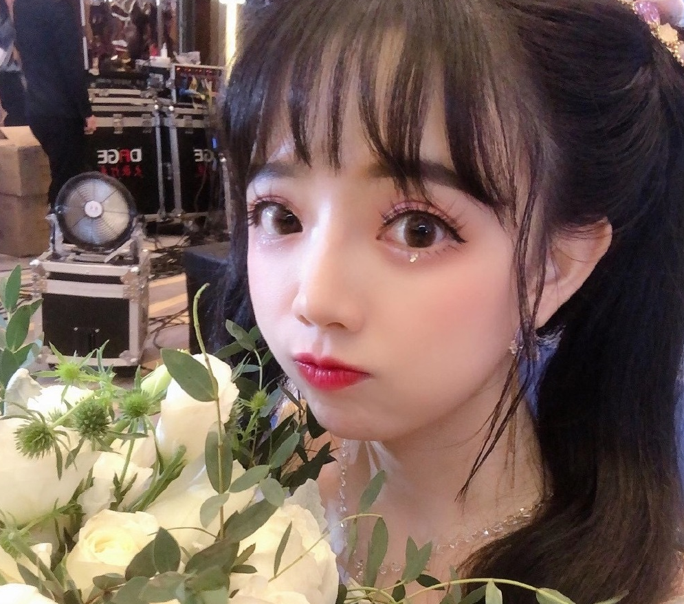 王奕萌美颜视频翻车,特效开太过,连脸都p歪了