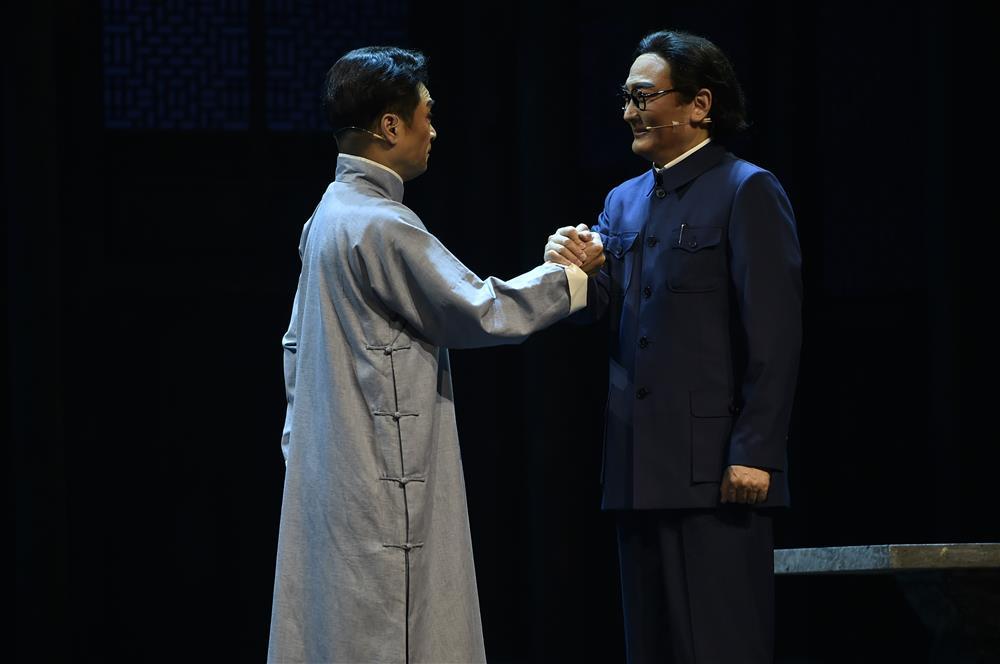 早春|在国际歌中，烈士名字被一一念出，这位作家的牺牲给后来人什么启示？