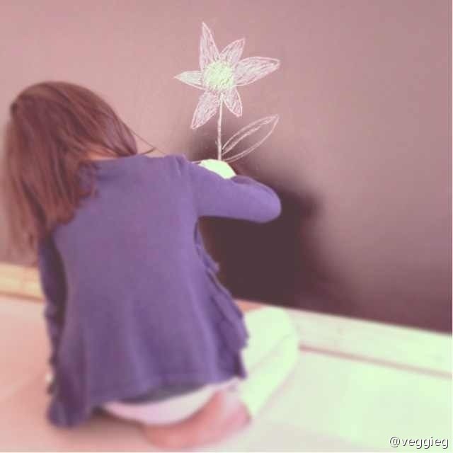 李亚鹏|李亚鹏罕见分享女儿小时候唇裂手术后照片，李嫣嘴唇上还贴着胶布