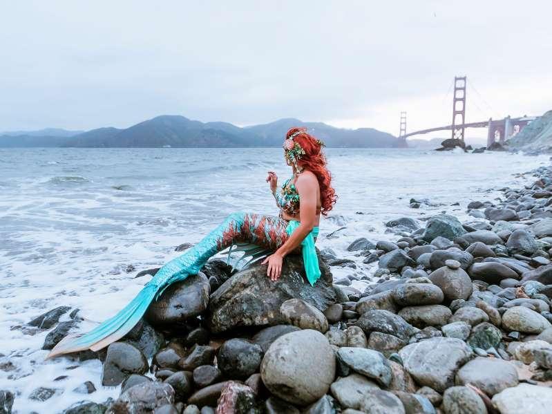加布里埃尔·里维拉|美国25岁前小伙海边扮演美人鱼，每次能赚250美元，美呆了