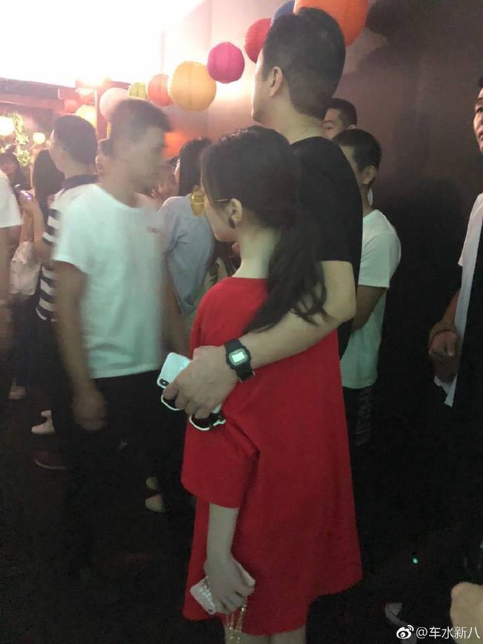 李亚鹏|李亚鹏公开李嫣婴儿时期照片，刚做完第一次手术嘴唇还贴着胶布